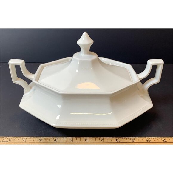 Johnson Bros -Two Available! White Heritage Covered Vegetable Bowl/ Tureen White - Picture 3 of 8